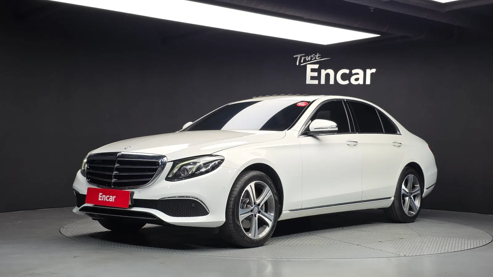 Mercedes-Benz Classe E E220d Exclusive (W213) 2019 — photo 1 sur 20