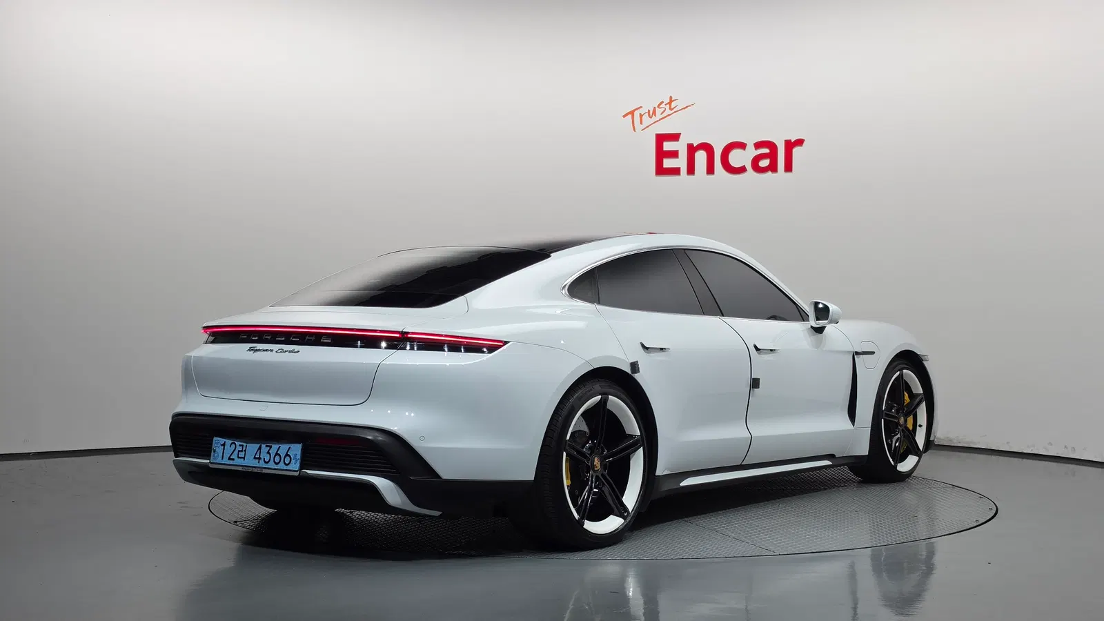 Porsche Taycan Turbo 2021 — photo 1 sur 43