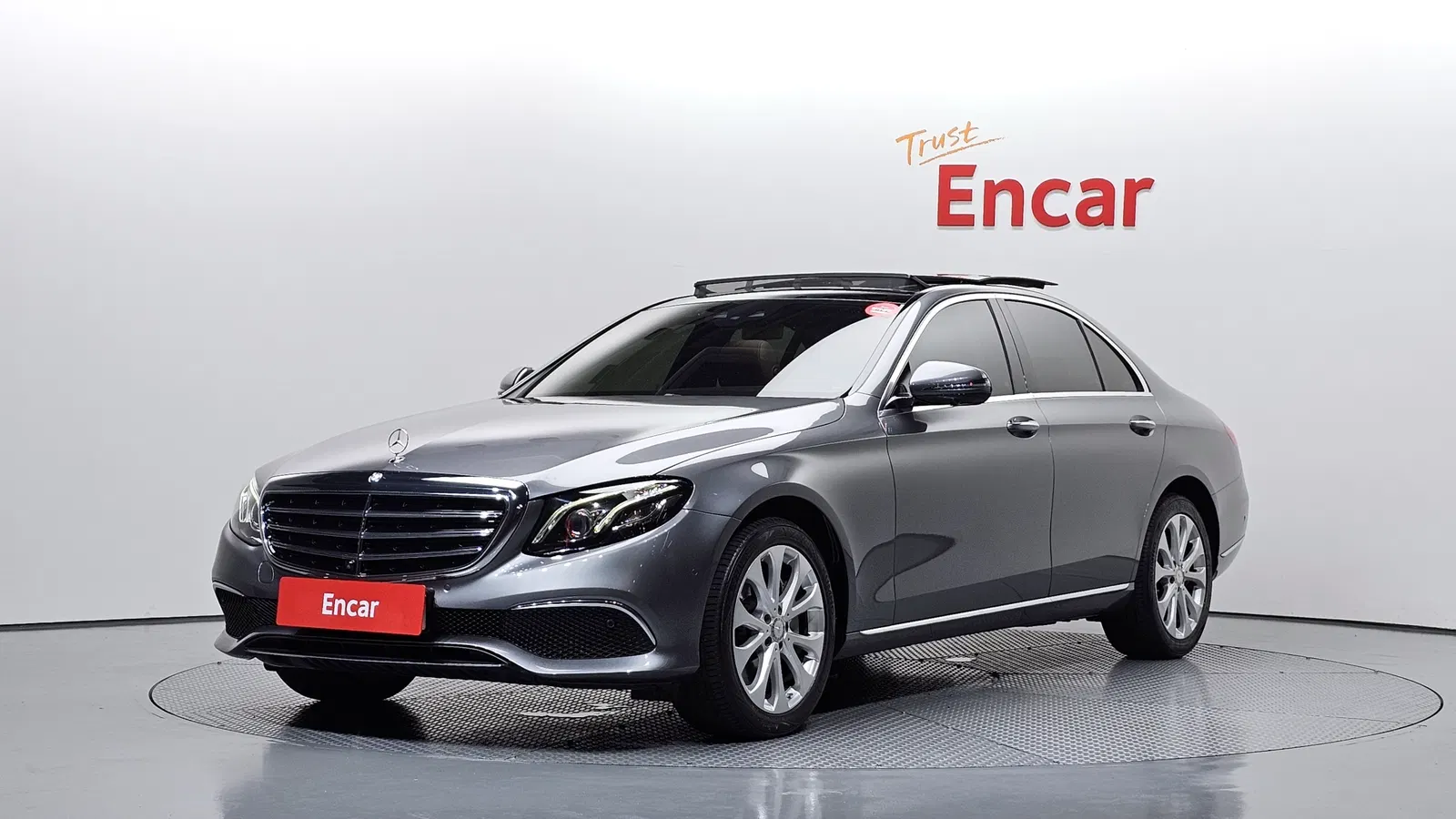 Mercedes-Benz Classe E E300 Exclusive (W213) 2017 — photo 1 sur 26