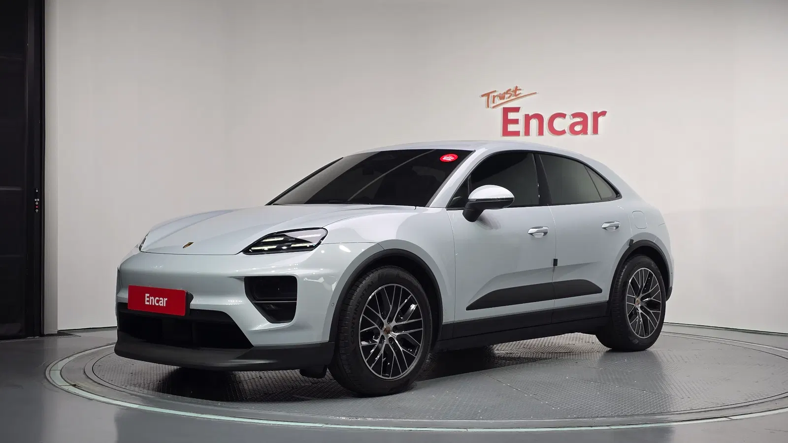Porsche Macan EV Base 4 2025 — photo 1 sur 20