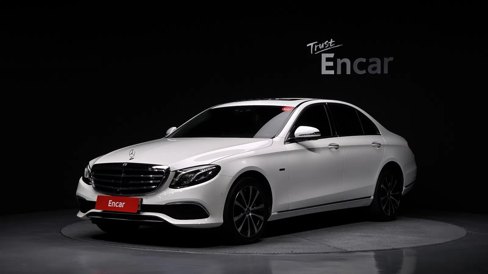 Mercedes-Benz Classe E E300e 4MATIC Exclusive (W213) 2020 — photo 1 sur 30