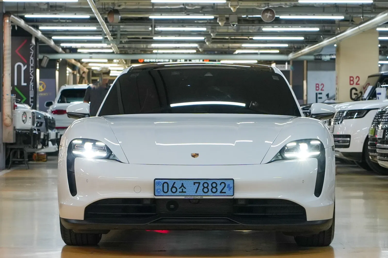 Porsche Taycan Base 2023 — photo 1 sur 26