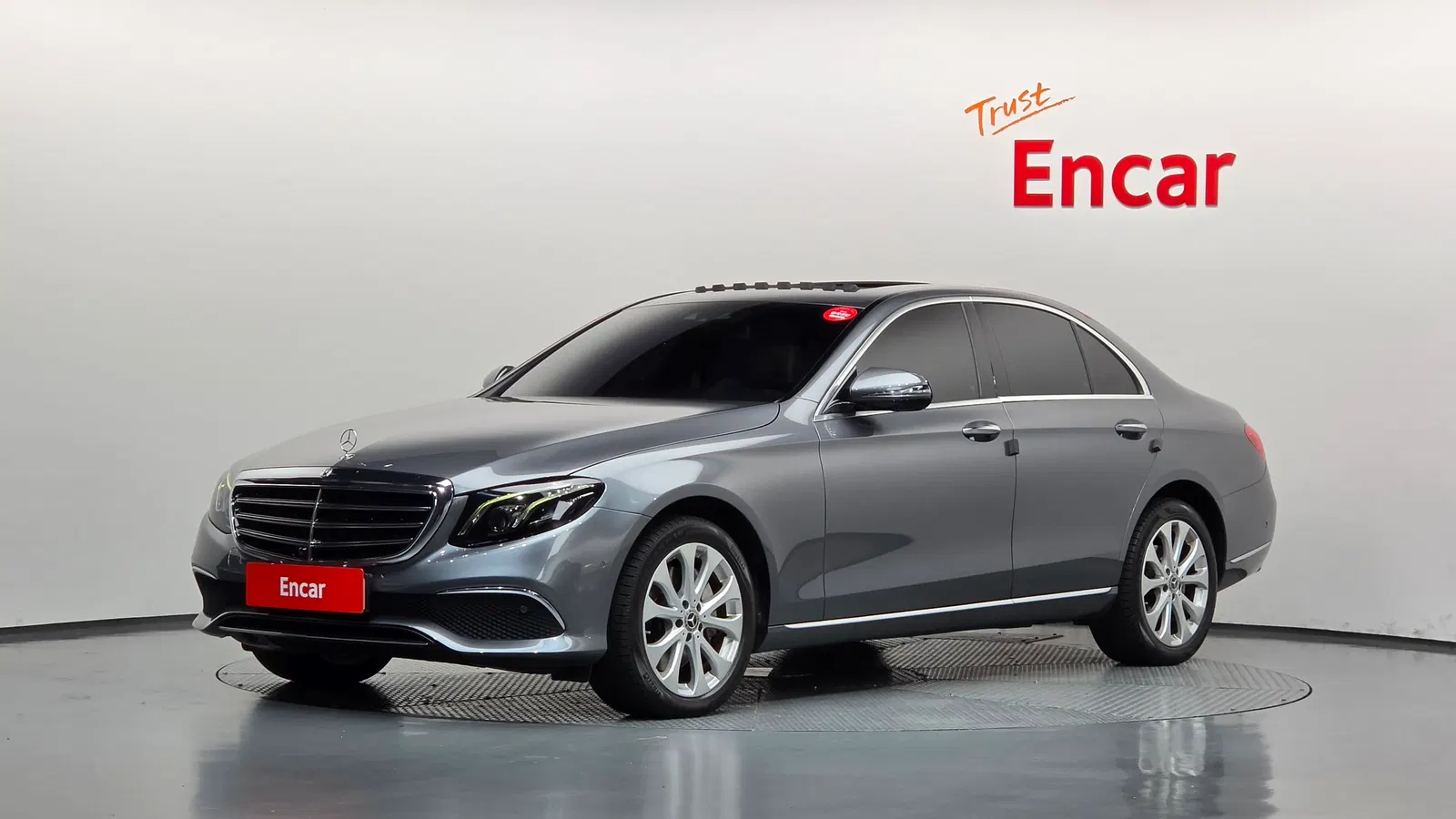 Mercedes-Benz Classe E E300 4MATIC Exclusive (W213) 2018 — photo 1 sur 20
