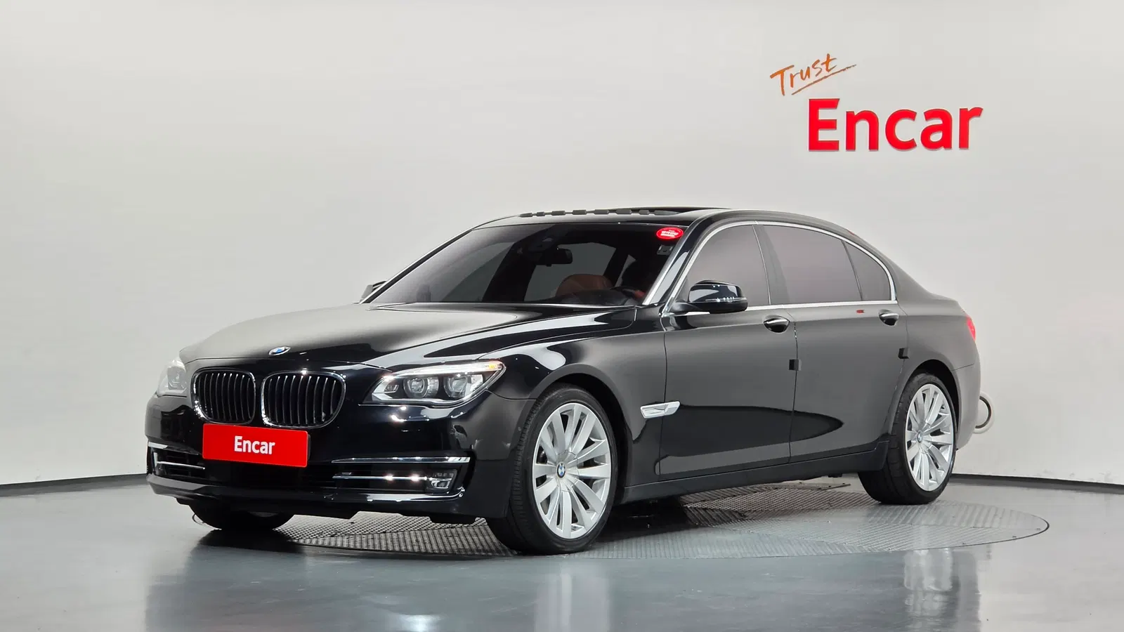 BMW Série 7 (F01) 750Li xDrive Individual 2015 — photo 1 sur 20