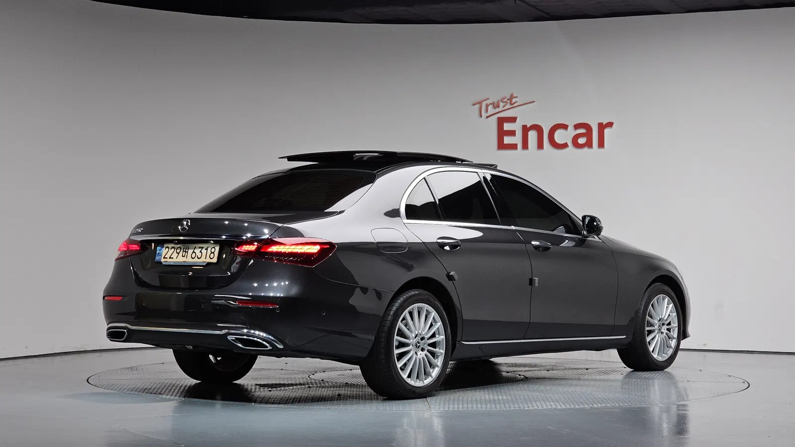 Mercedes-Benz Classe E E250 Exclusive (W213) 2023 — photo 1 sur 34