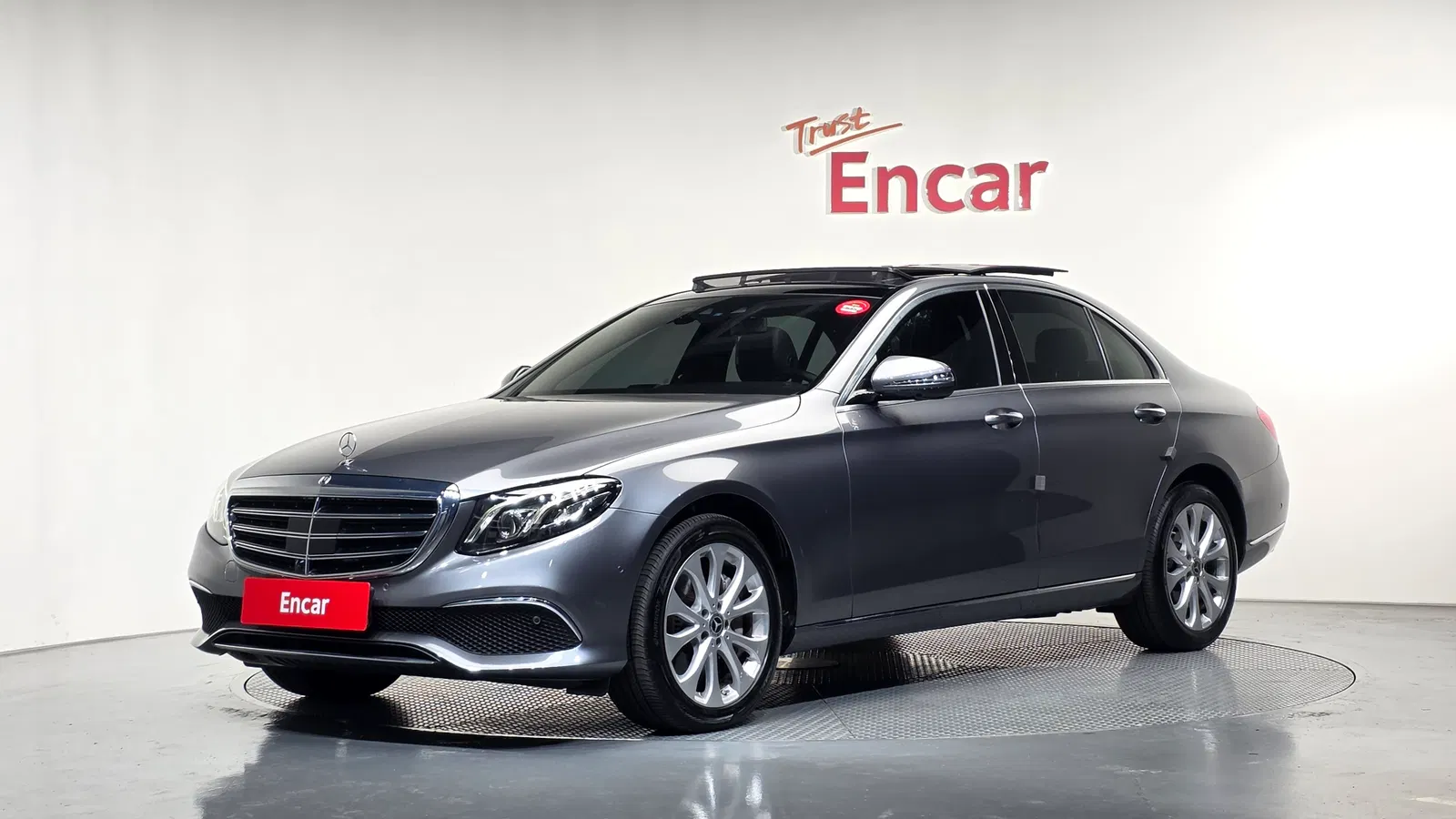 Mercedes-Benz Classe E E300 4MATIC Exclusive (W213) 2019 — photo 1 sur 33