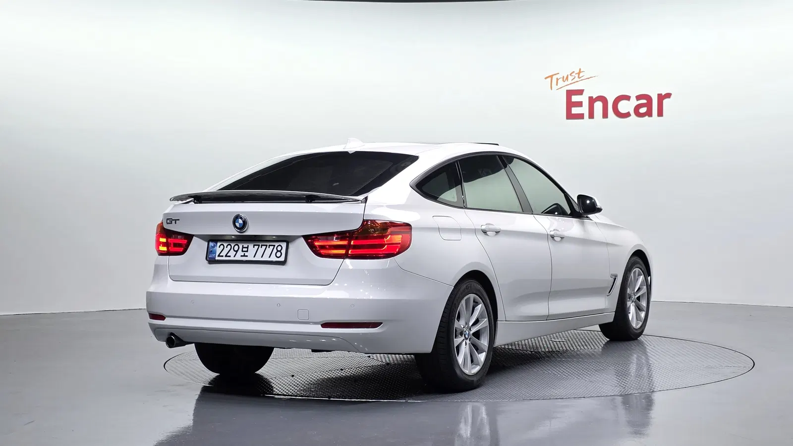 BMW Série 3 GT (F34) GT 320d 2014 — photo 1 sur 32