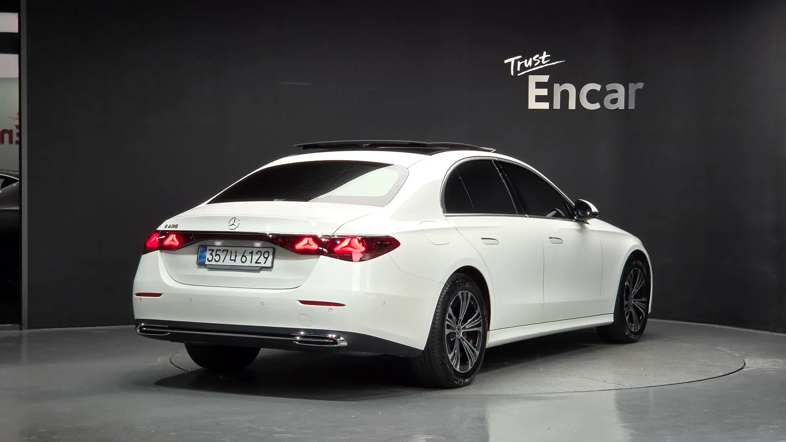 Mercedes-Benz Classe E E200 Avantgarde (W214) 2025 — photo 1 sur 32