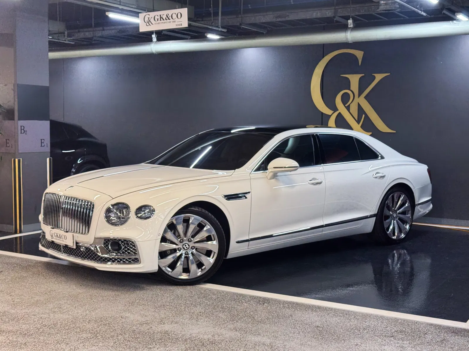 Bentley Flying Spur 3e génération 4.0 2021 — photo 1 sur 26