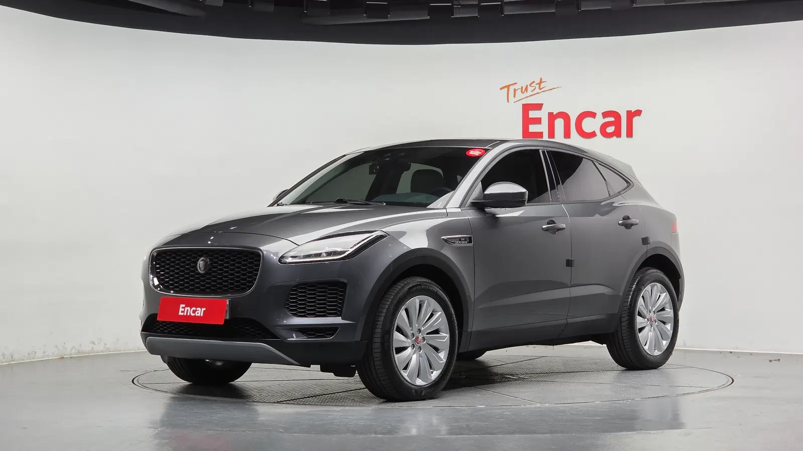 Jaguar E-PACE P250 SE 2018 — photo 1 sur 26