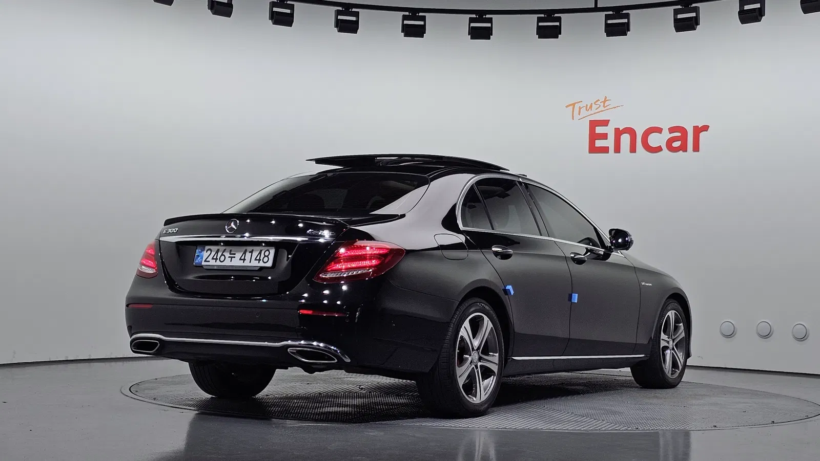 Mercedes-Benz Classe E E300 4MATIC Avantgarde (W213) 2017 — photo 1 sur 30
