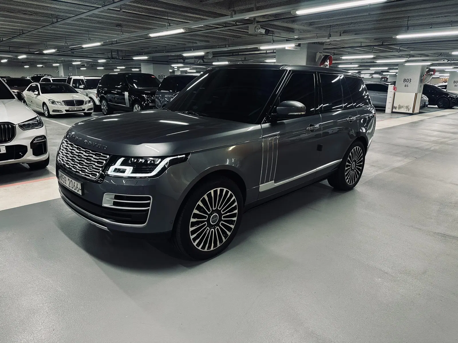 Land Rover Range Rover 4e génération 4.4 SDV8 Vogue SE Diesel 2016 — photo 1 sur 26