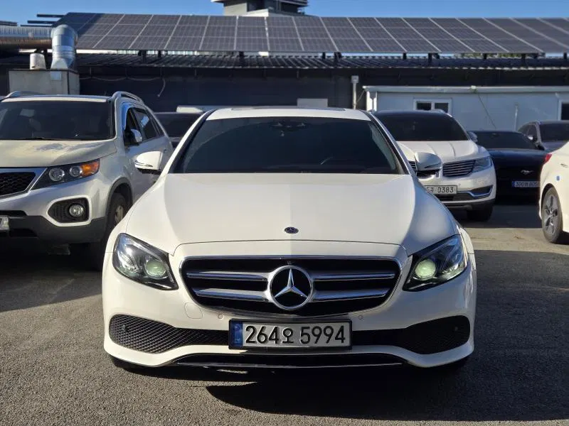 Mercedes-Benz Classe E E300 4MATIC Avantgarde (W213) 2019 — photo 1 sur 26