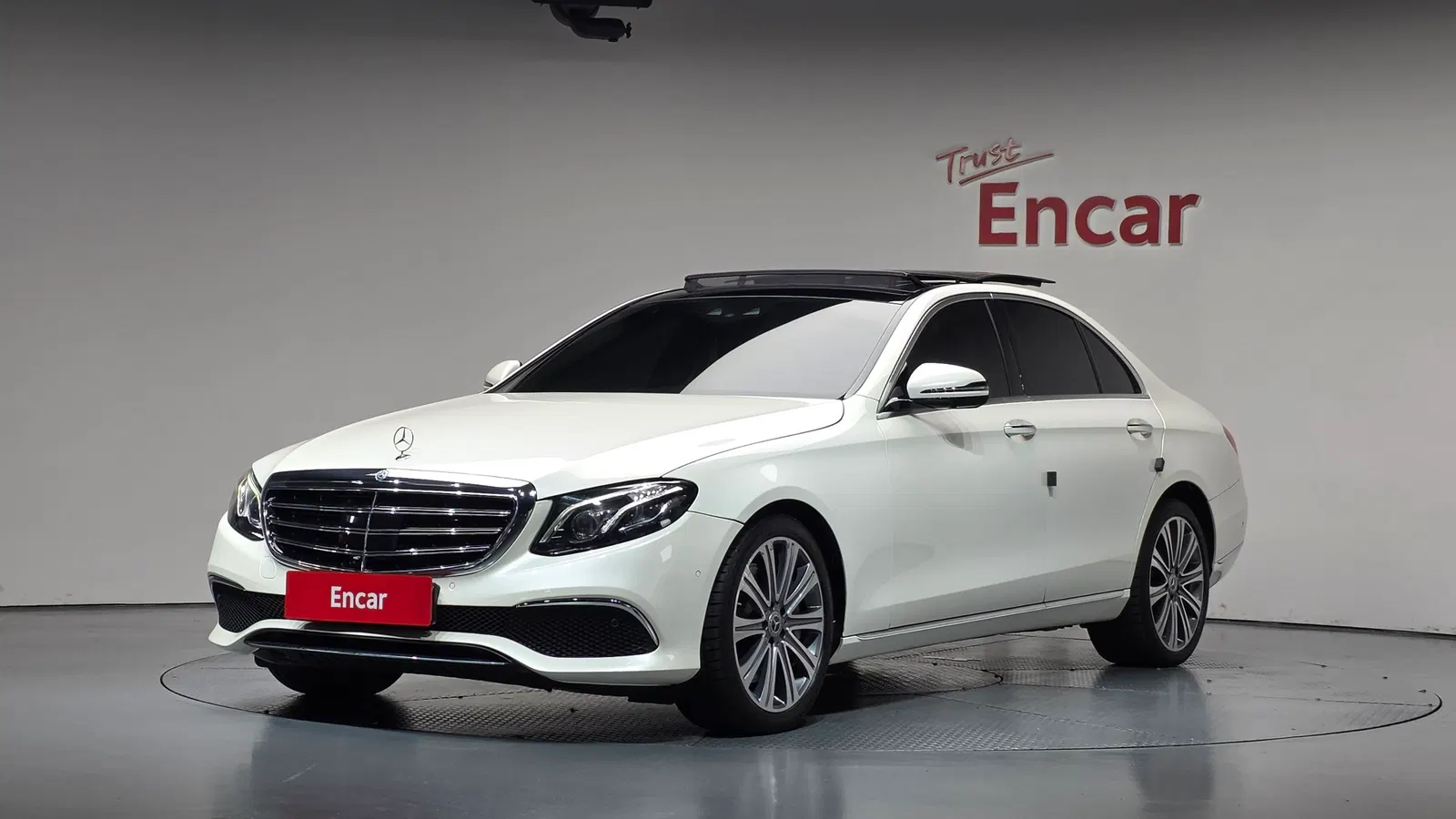 Mercedes-Benz Classe E E400 4MATIC Exclusive (W213) 2017 — photo 1 sur 39