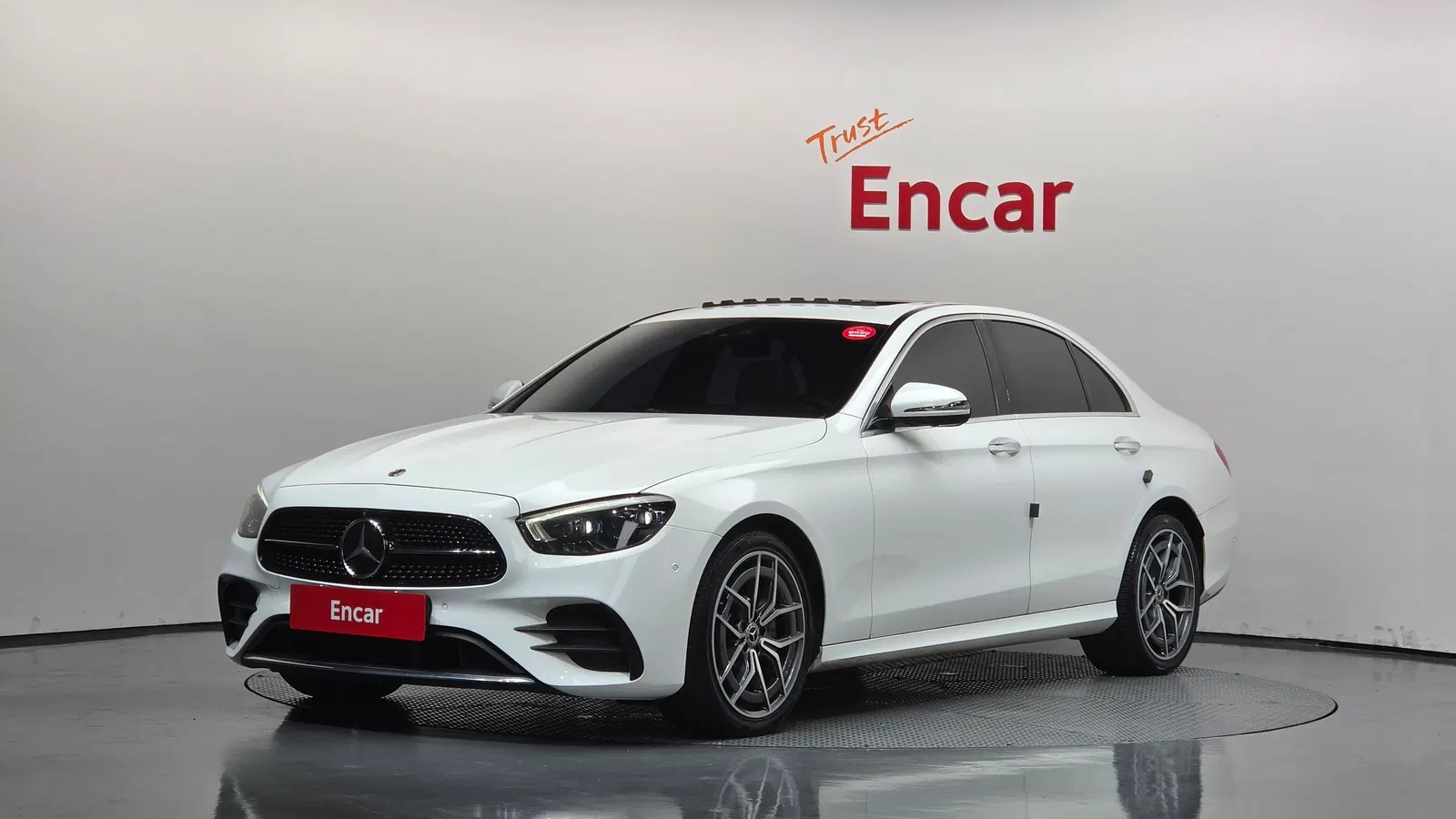 Mercedes-Benz Classe E AMG Line · E220d 4MATIC (W213) 2021 — photo 1 sur 32