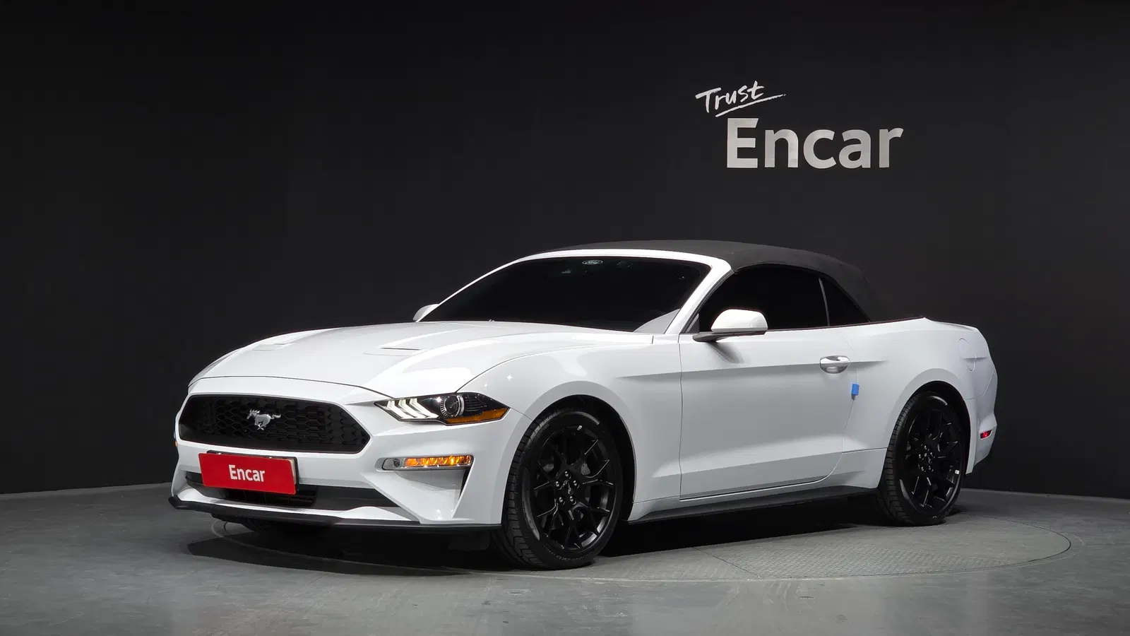 Ford Mustang Convertible 2021 — photo 1 sur 20