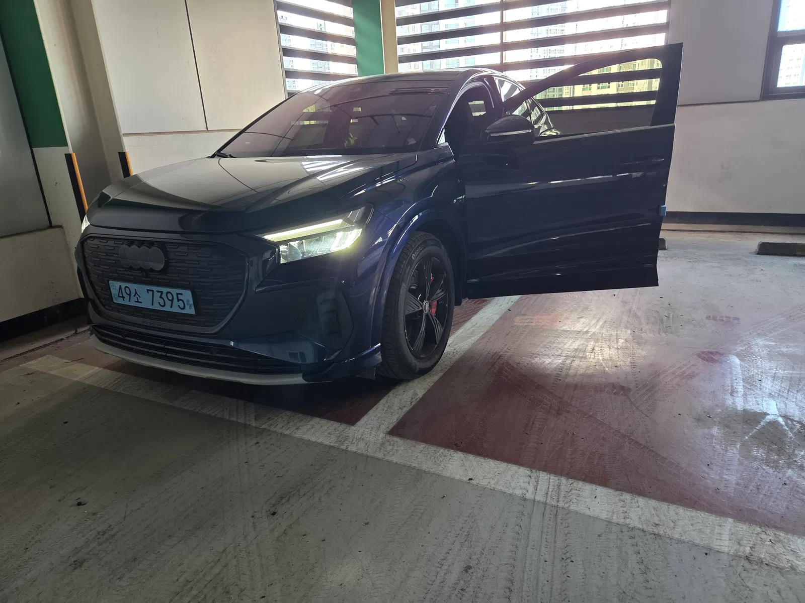 Audi Q4 e-tron (F4) 40 Sportback 2022 — photo 1 sur 7