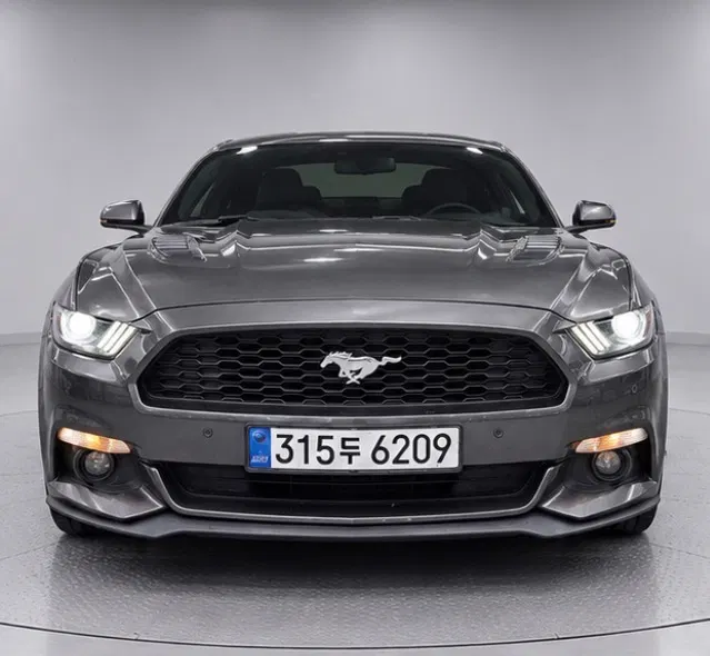 Ford Mustang Coupé 2017 — photo 1 sur 26