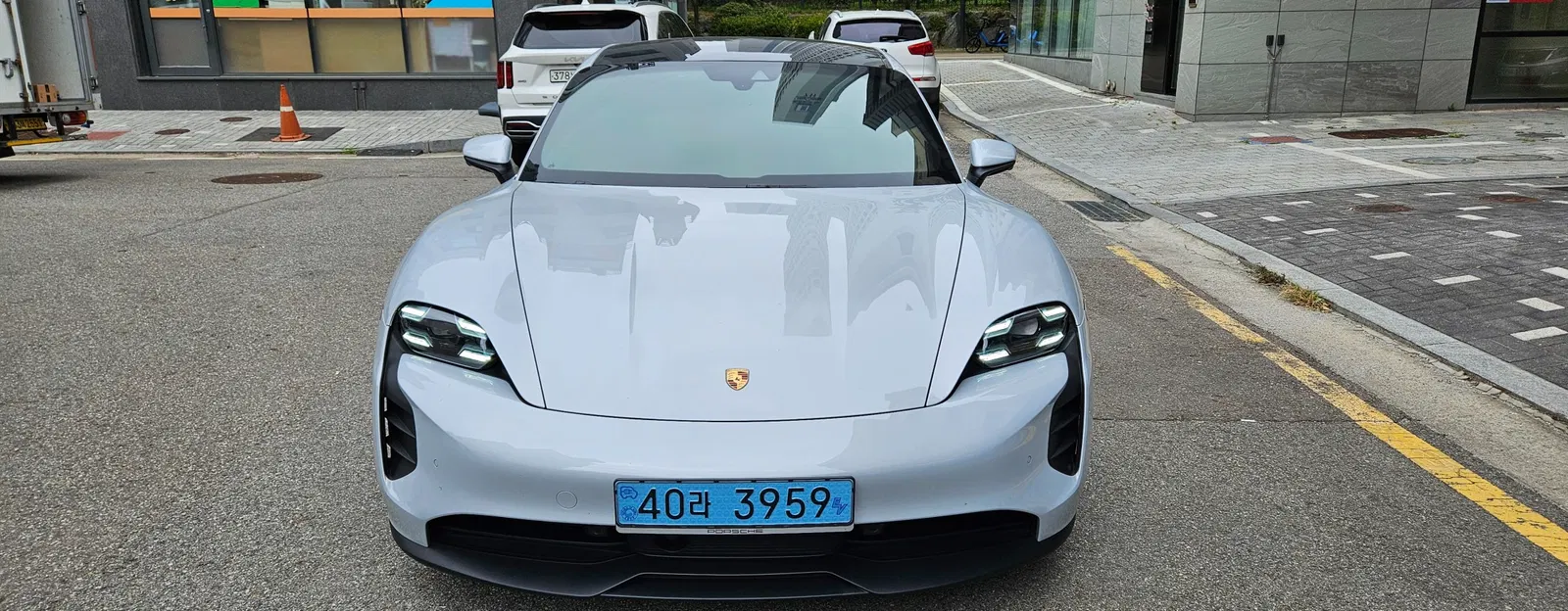 Porsche Taycan 4S 2021 — photo 1 sur 26