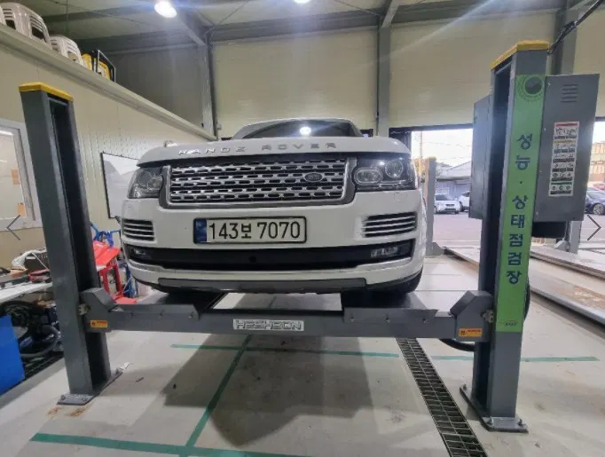 Land Rover Range Rover 4e génération 4.4 SDV8 Vogue SE Diesel 2016 — photo 1 sur 8