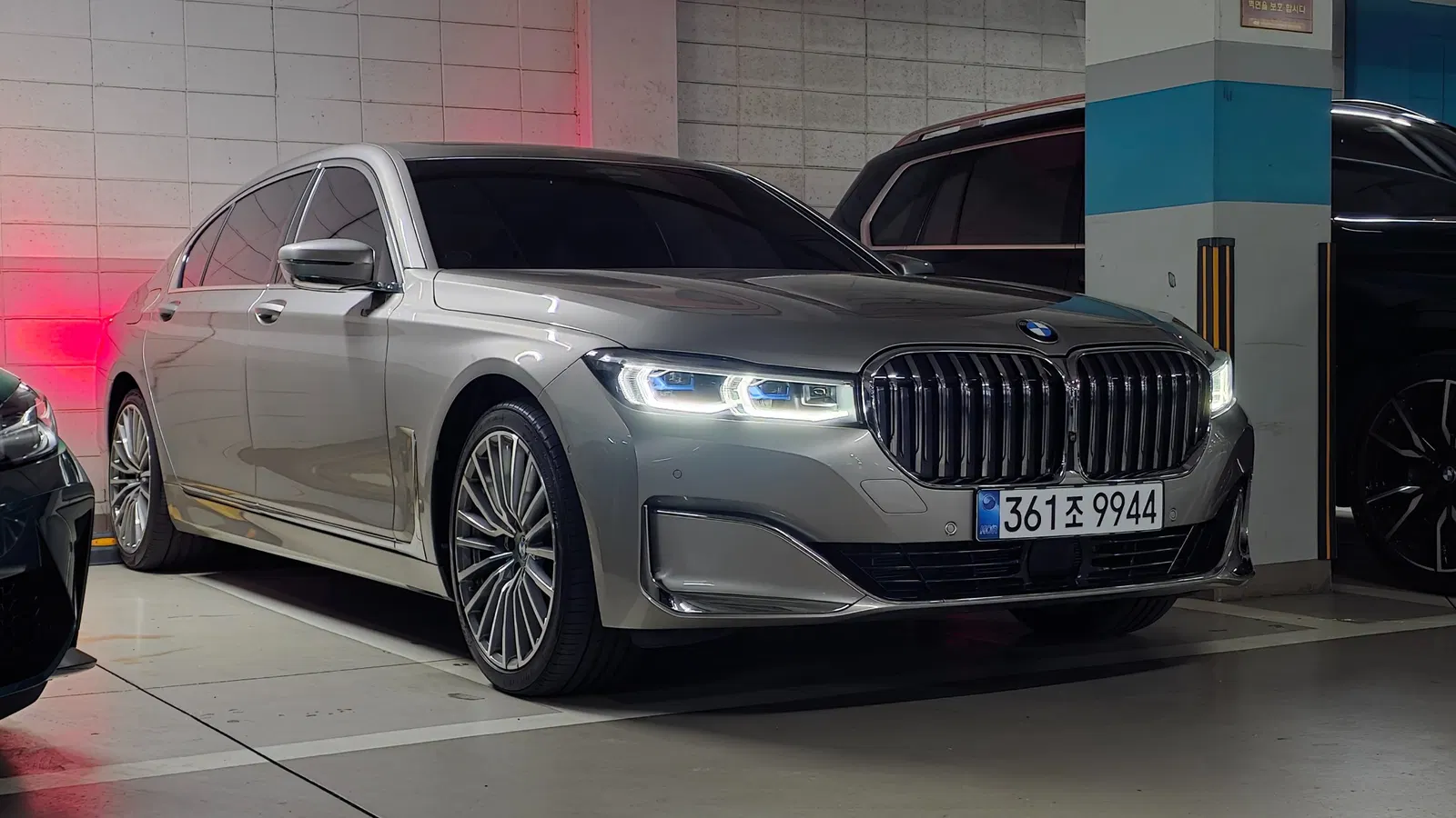 BMW Série 7 (G11) 740Li xDrive Design Pure Excellence 2021 — photo 1 sur 26