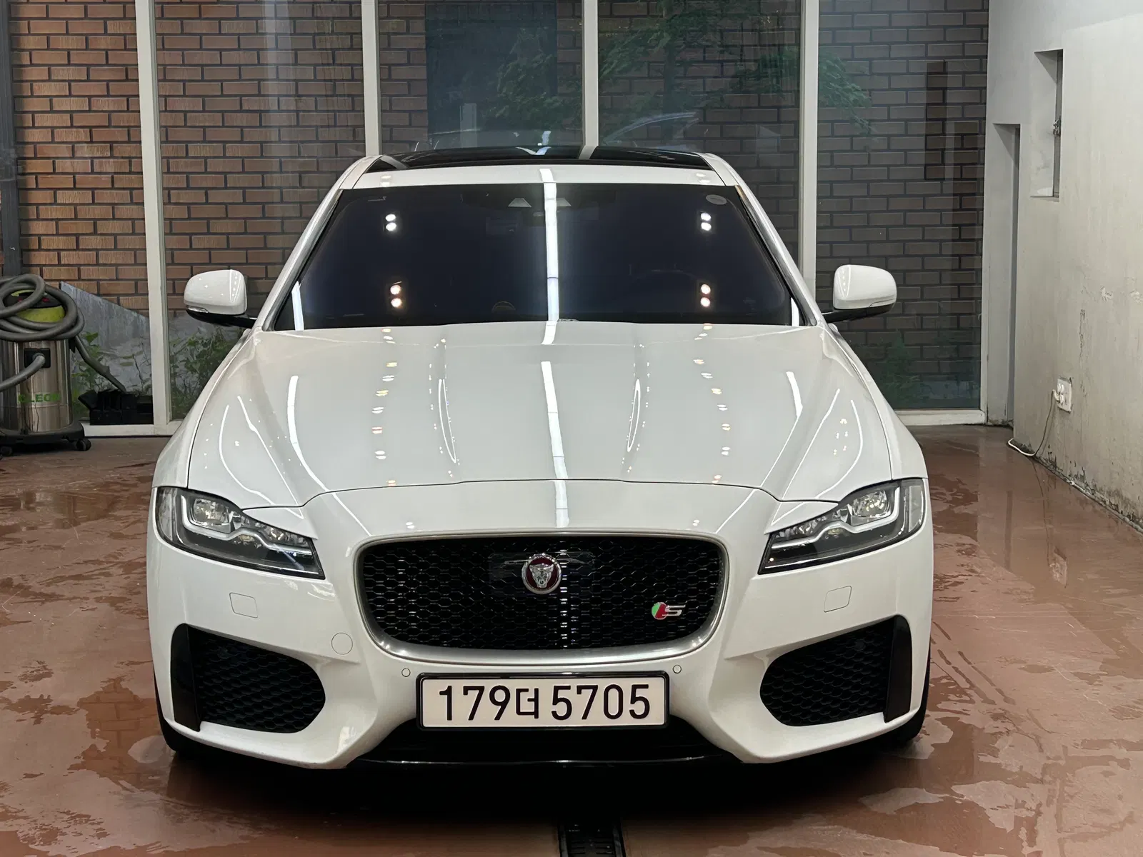 Jaguar XF (X260) 3.0 S AWD 2017 — photo 1 sur 26
