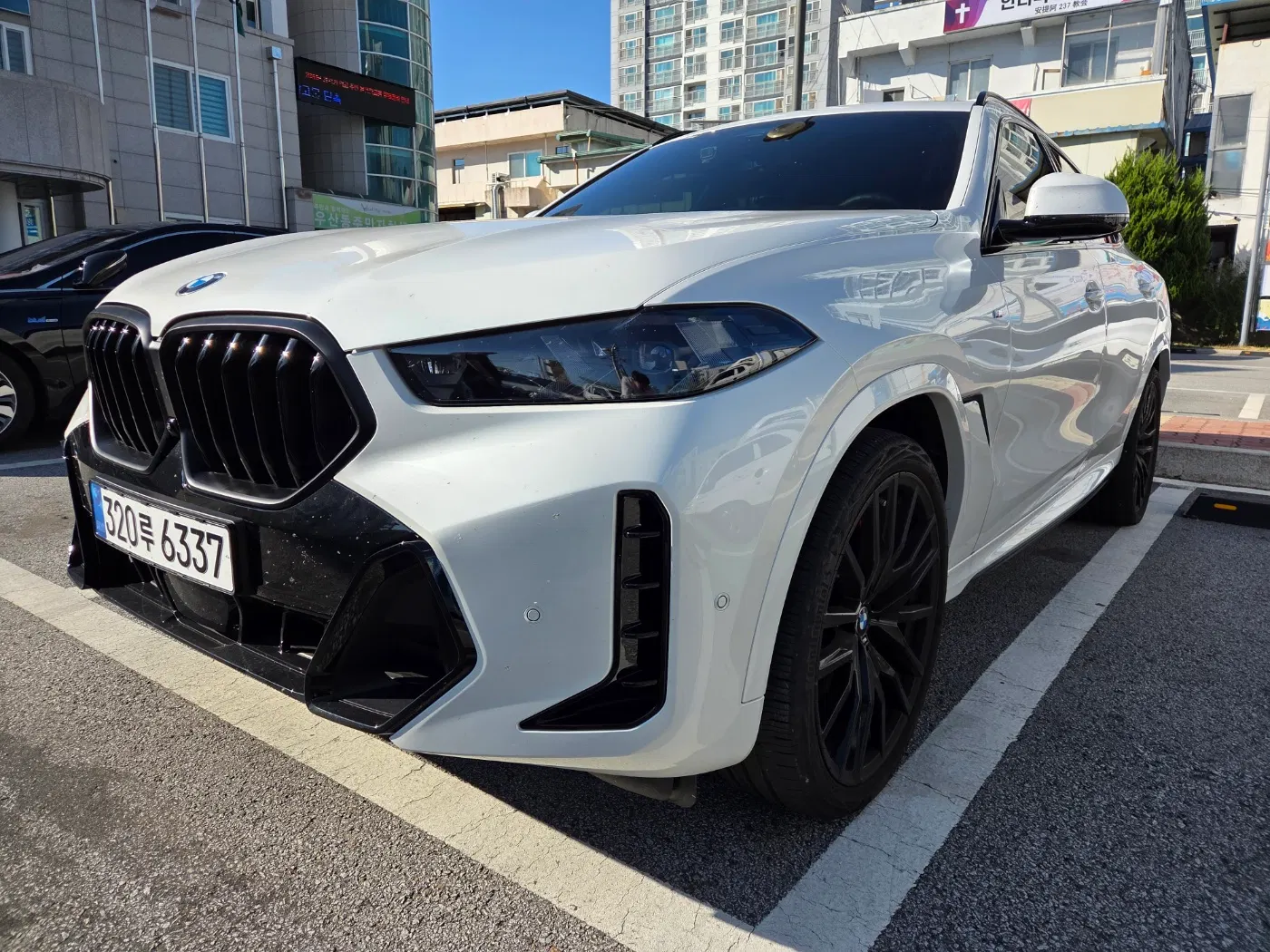 BMW X6 (G06) xDrive40d M Sport OnLine Exclusive 2026 — photo 1 sur 24