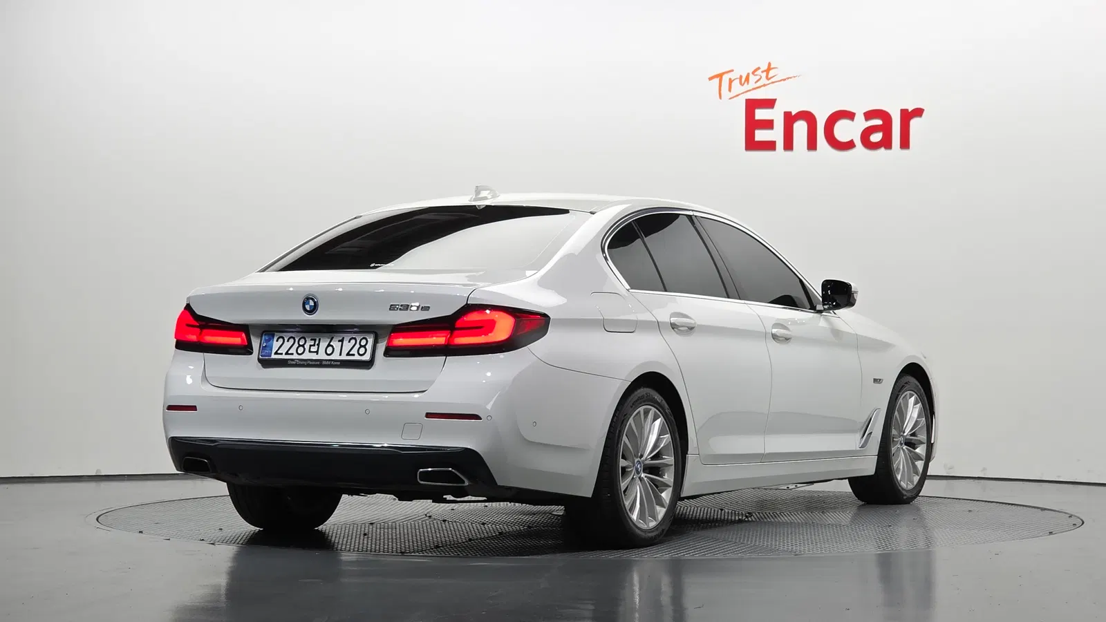 BMW Série 5 (G30) 530e Luxury 2022 — photo 1 sur 38