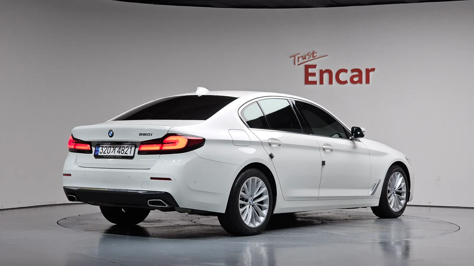 BMW Série 5 (G30) 520i Luxury 2022 — photo 1 sur 35