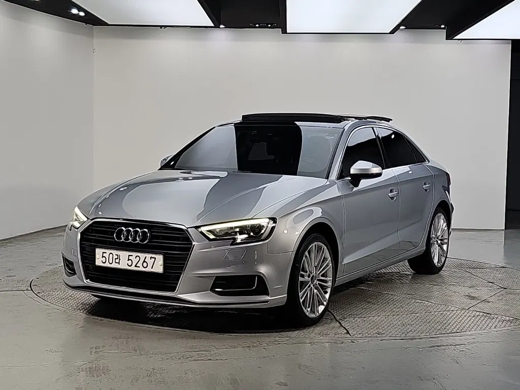 Audi A3 40 TFSI 2018 — photo 1 sur 24