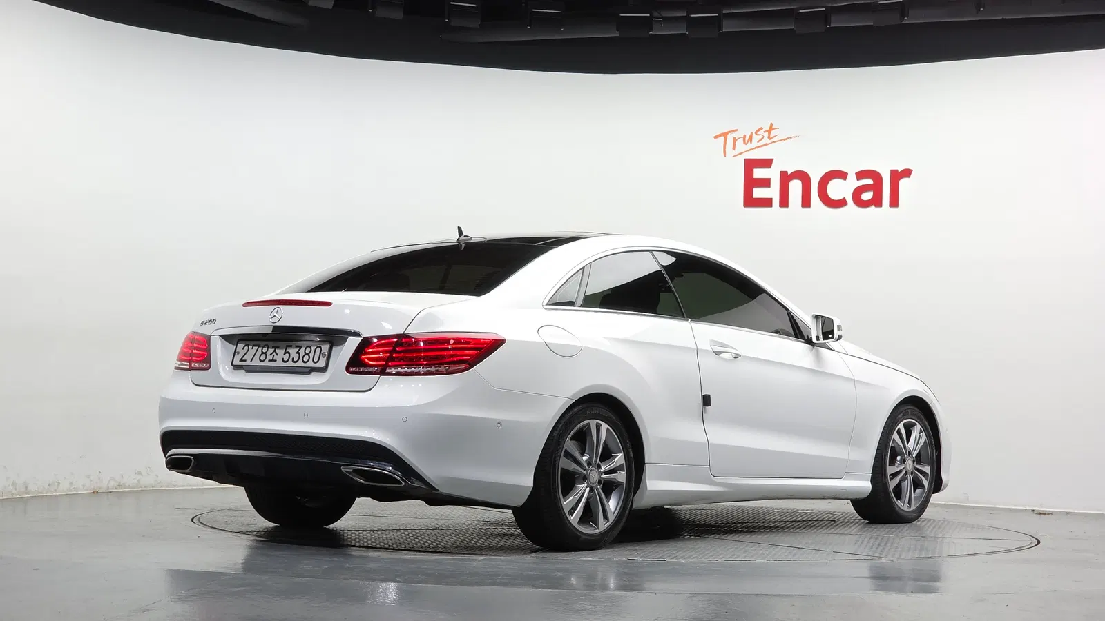 Mercedes-Benz Classe E E200 Coupé (W212) 2015 — photo 1 sur 30