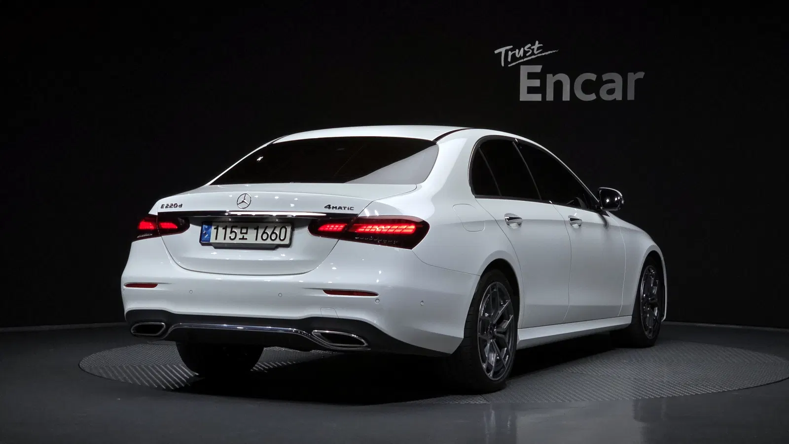 Mercedes-Benz Classe E AMG Line · E220d 4MATIC (W213) 2022 — photo 1 sur 35