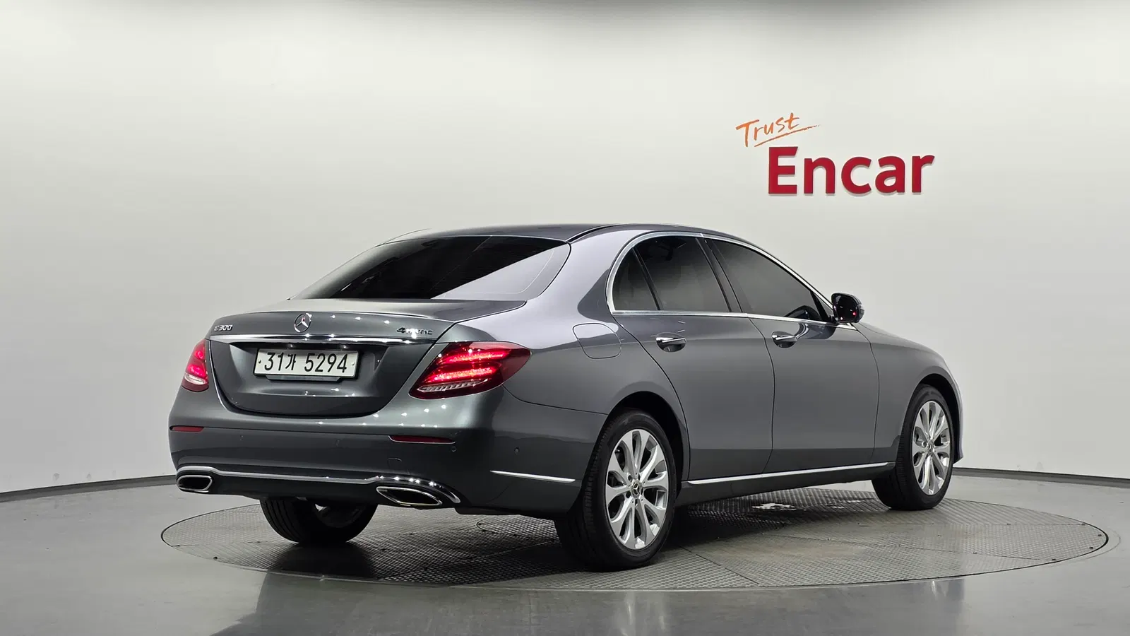 Mercedes-Benz Classe E E300 4MATIC Exclusive (W213) 2018 — photo 1 sur 37