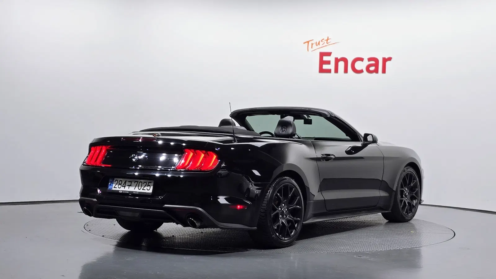 Ford Mustang Convertible 2022 — photo 1 sur 31