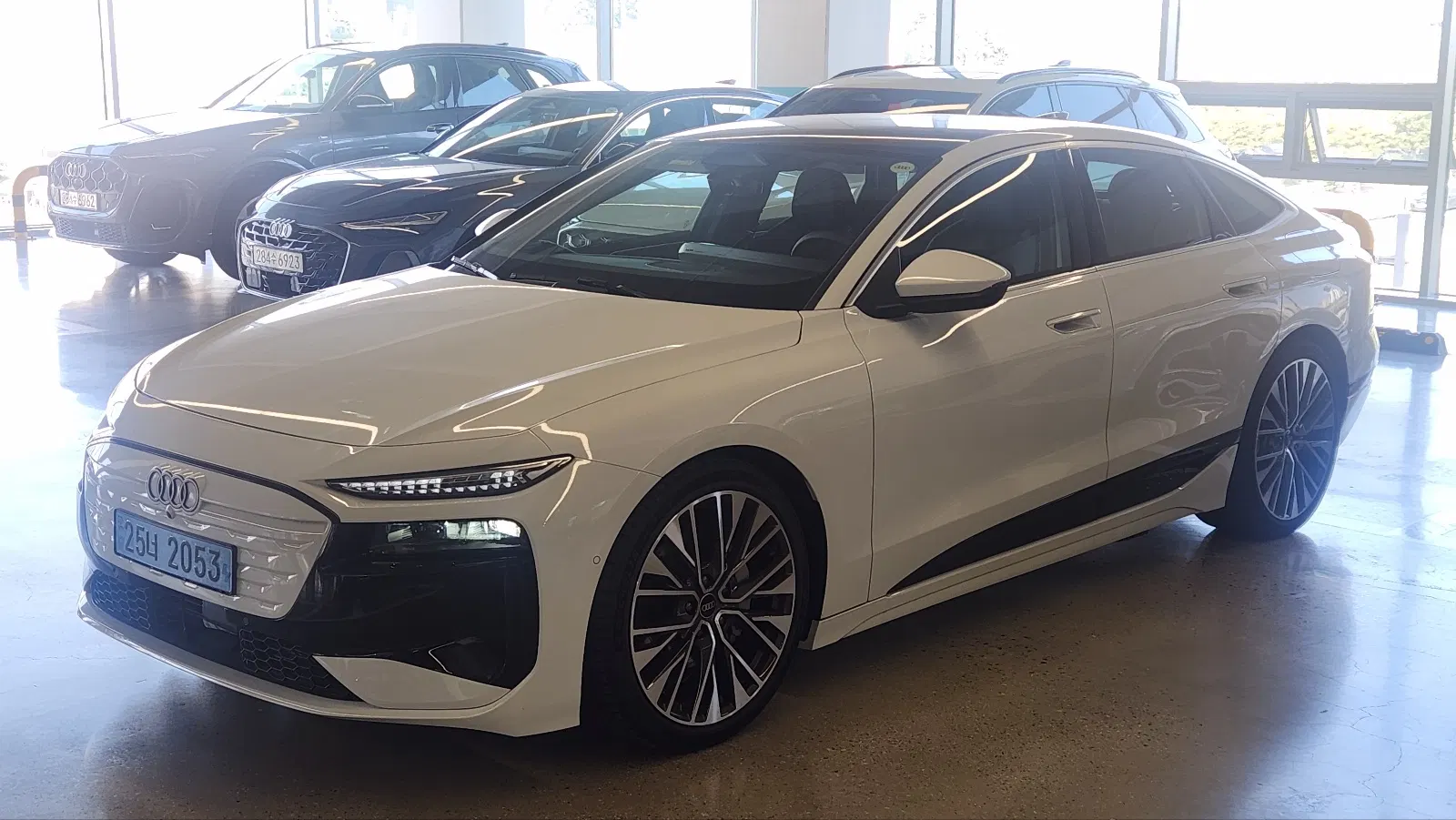 Audi A6 e-tron Performance Advanced 2025 — photo 1 sur 21