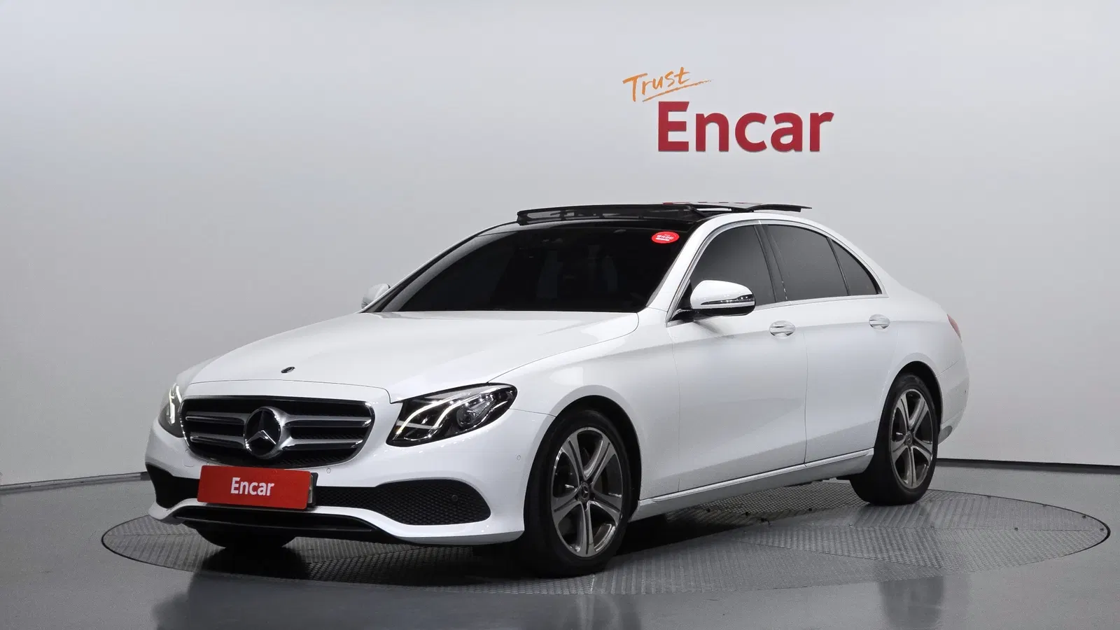 Mercedes-Benz Classe E E300 Avantgarde (W213) 2019 — photo 1 sur 30