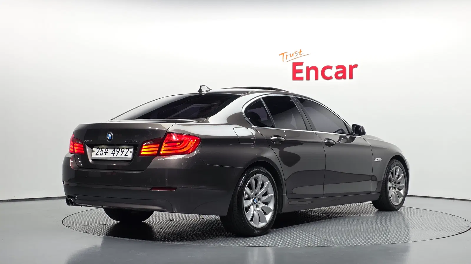 BMW Série 5 (F10) 528i xDrive 2013 — photo 1 sur 34