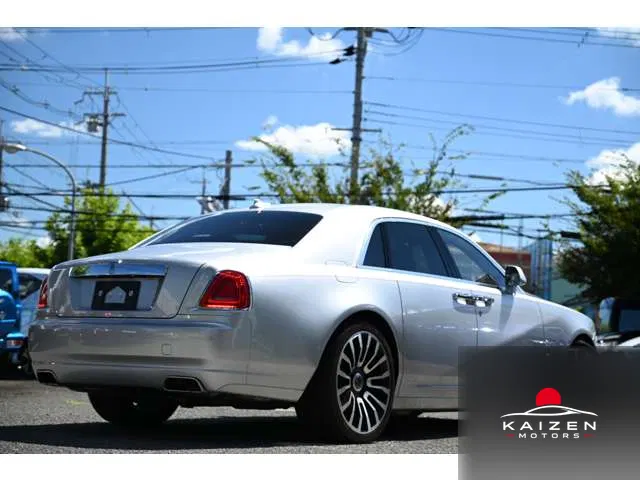 Rolls-Royce Ghost 6.6 2011 — photo 1 sur 8