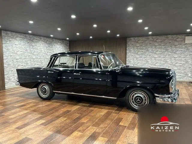 Mercedes-Benz Classe S W111 220SB 1964 — photo 1 sur 8