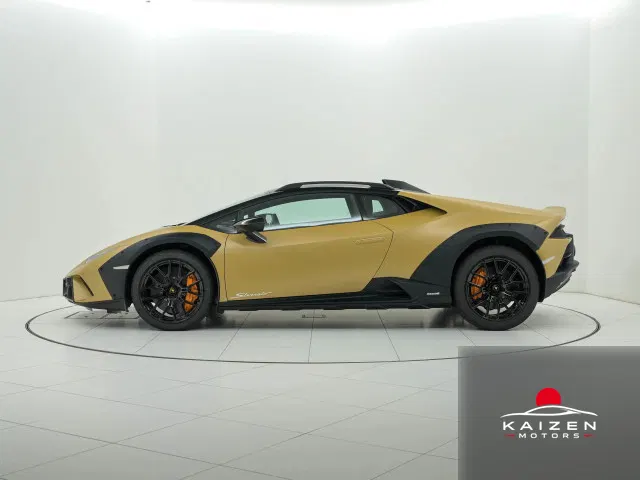 Lamborghini Huracán Sterrato (LDF) 4WD Nero Noctis(Matt Gold Wrapping) 2023 — photo 1 sur 8