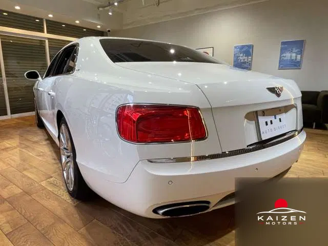 Bentley Flying Spur 6.0 4WD 6.0 4WD W12 2013 — photo 1 sur 8
