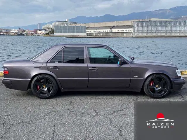 Mercedes-Benz Classe E E500 1995 — photo 1 sur 8