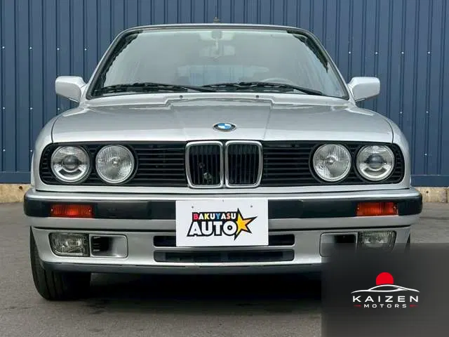 BMW 3 Series Touring 325i Touring E30 A25 1990 — photo 1 sur 8