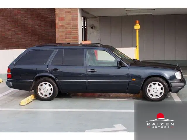 Mercedes-Benz Classe E E320 Break 1995 — photo 1 sur 8