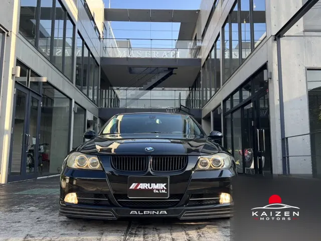 BMW 3 Series 330i 2005 — photo 1 sur 8
