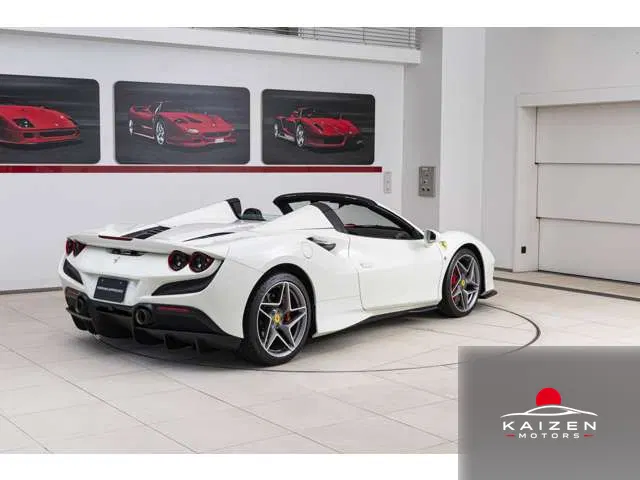 Ferrari F8 Spider F1 DCT Bianco Avus Nero Premium 2021 — photo 1 sur 8
