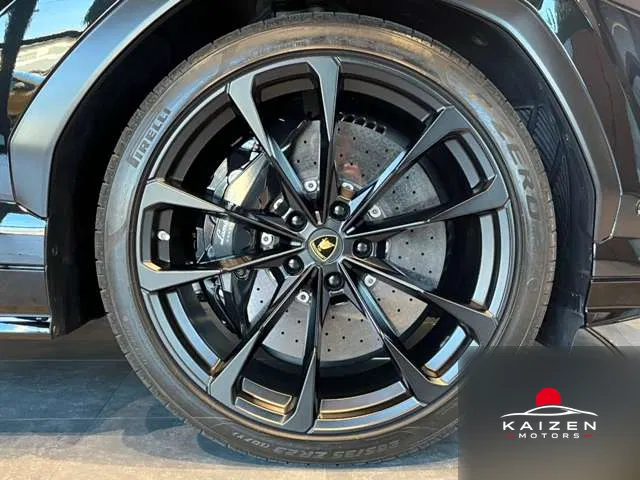 Lamborghini Urus 4.0 4WD Nero Helene 2019 — photo 1 sur 8