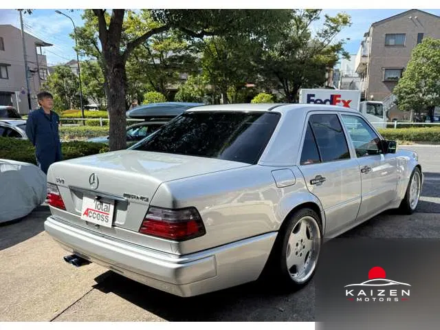 Mercedes-Benz Classe E E500 1995 — photo 1 sur 8