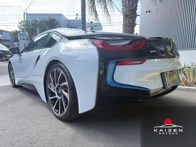 BMW i8 2015 — photo 1 sur 8
