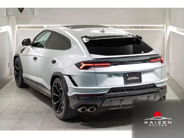 Lamborghini Urus 4WD LHD Bianco Icarus 2023 — photo 1 sur 8